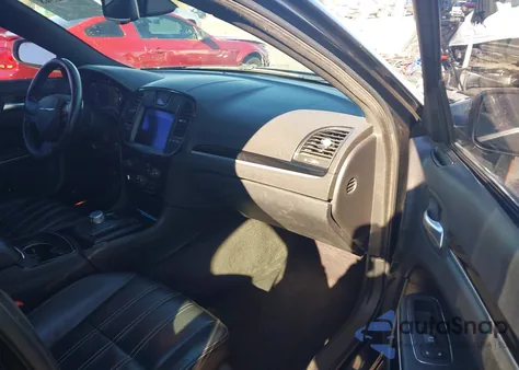 2017 Chrysler 300 300S z USA, uszkodzony, nr VIN 2C3CCABG2HH662985